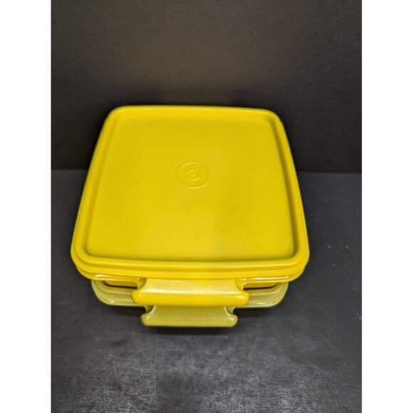 Vintage Tupperware Sandwich Keeper 1 Olive Green 1 Yellow with Lids - Picture 4 of 8